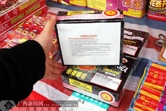 烟花爆竹市场有很多无中文标识烟花 需谨慎购买