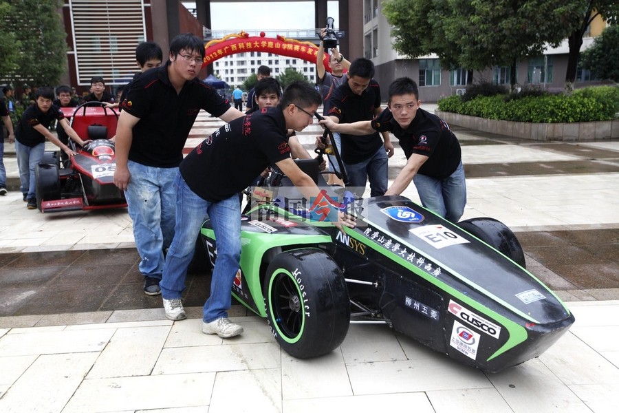 廣西首輛純電動方程式賽車亮相 時速120公里(圖)