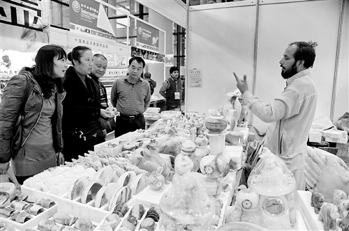 上千種十國商品展銷在南寧國際會展中心舉行