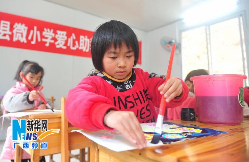 （教育）（1）广西：4年来530多万农村娃有了新课桌椅