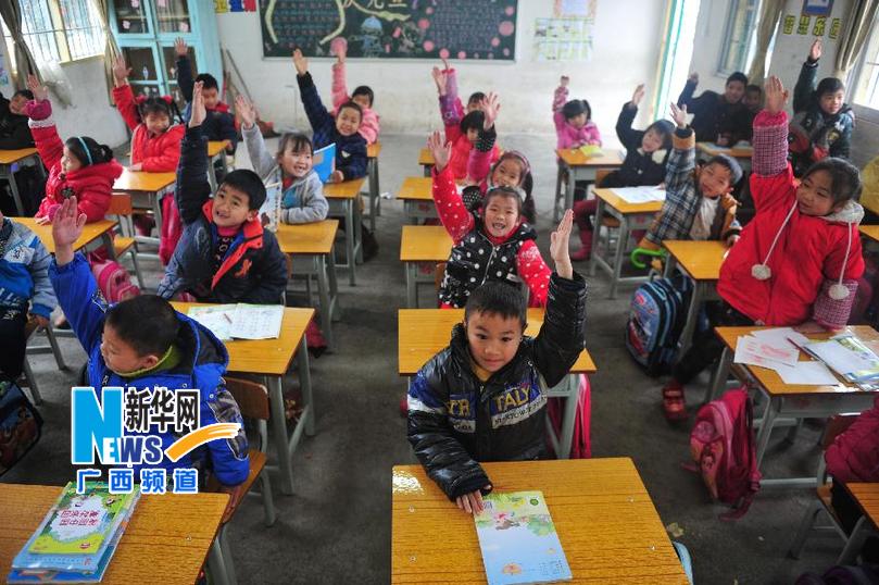 （教育）（2）廣西：4年來530多萬農村娃有了新課桌椅