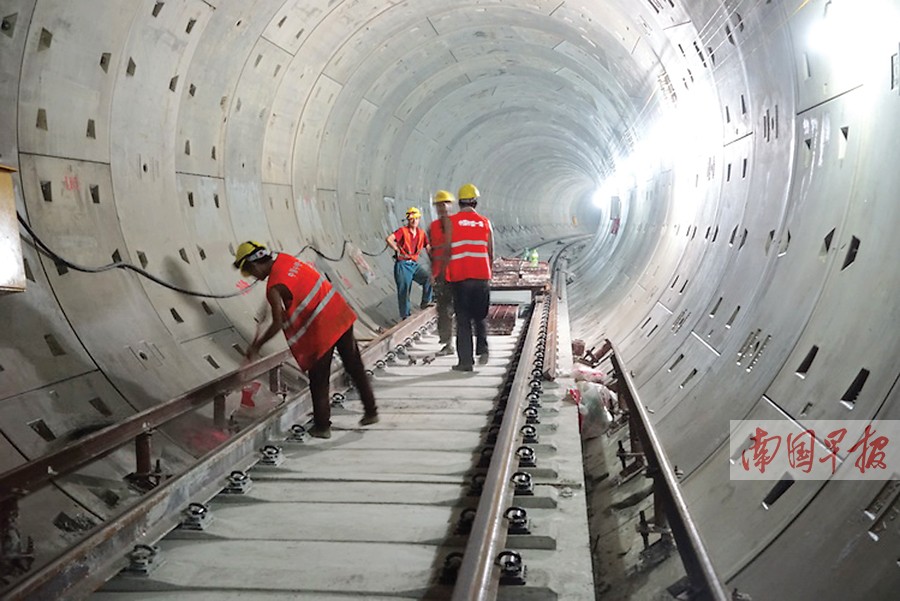 南寧地鐵1號線進入鋪軌階段 有望明年底全線運營