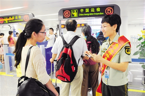 南寧吳圩國際機場迎來“兩會”首批入境客流高峰