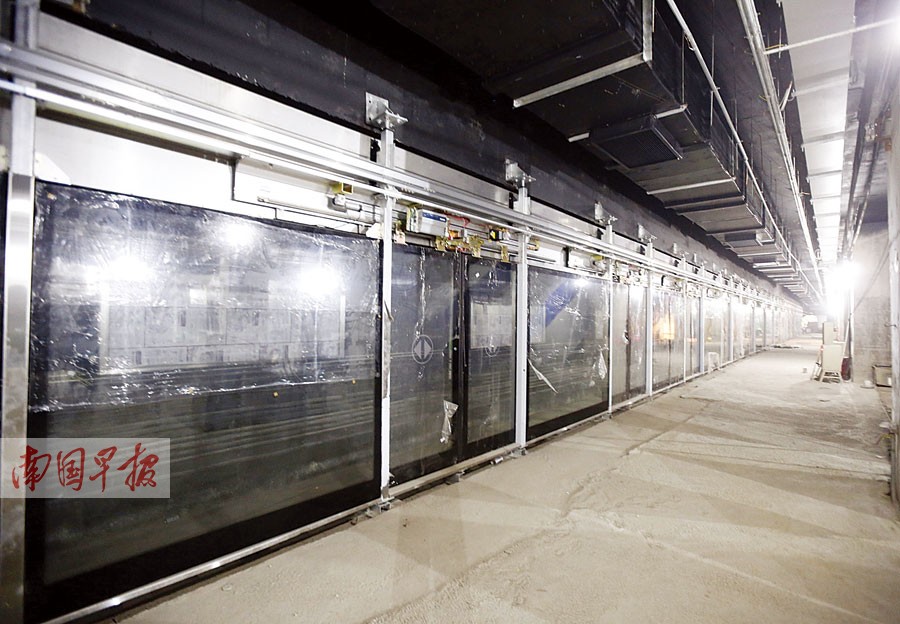 南寧地鐵1號線東段實現“長軌通” 遮罩門已裝上
