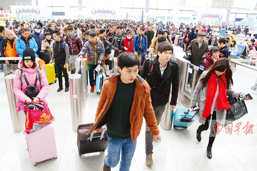 春運首日南寧東站發送旅客3萬人次 同期增長100%